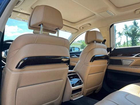 Used 2020 BMW 750i xDrive w/ Executive Package AWD/4WD image 25