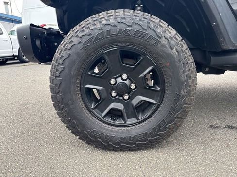 Used 2022 Jeep Gladiator Rubicon w/ Cold Weather Group image 24