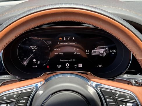 Used 2022 Bentley Bentayga AWD/4WD image 27