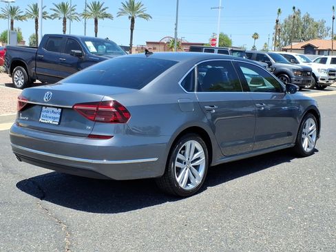 Used 2018 Volkswagen Passat 2.0T SE FWD image 7