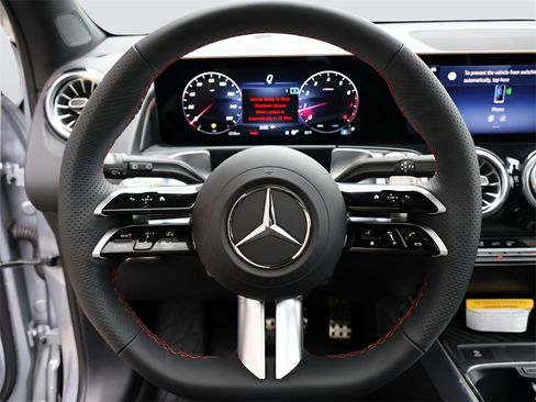 Certified 2025 Mercedes-Benz GLB 250 4MATIC image 33