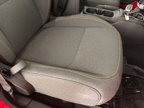 Used 2025 Jeep Wrangler Willys image 27