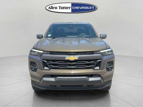 Used 2024 Chevrolet Colorado LT w/ LT Convenience Package III AWD/4WD image 2