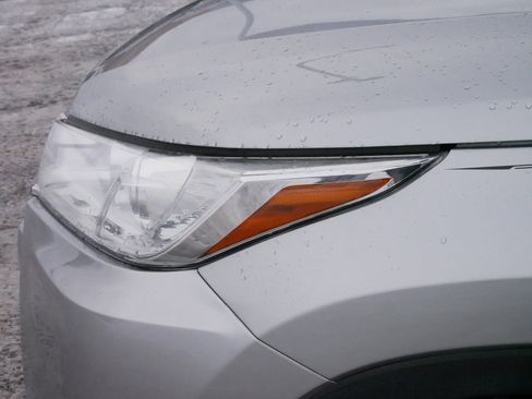 Used 2018 Toyota Highlander XLE image 16