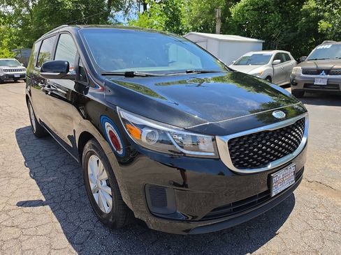 Used 2017 Kia Sedona LX w/ LX Essentials Premium Package FWD image 5