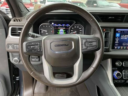 Used 2021 GMC Yukon Denali w/ Denali Premium Package image 27