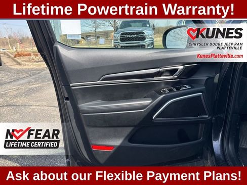 Used 2025 Kia Telluride S image 12