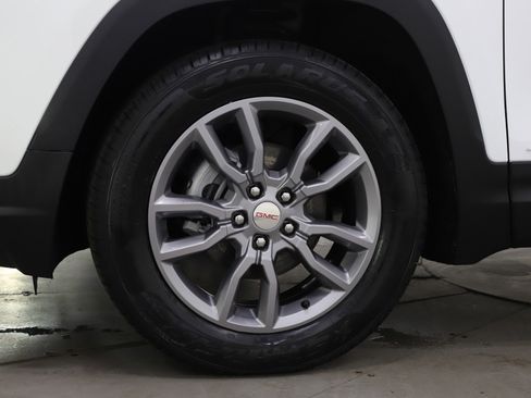 Used 2024 GMC Terrain SLT image 29