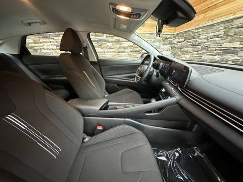 Used 2023 Hyundai Elantra SEL w/ Convenience Package image 13