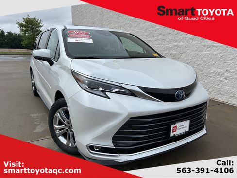 Certified 2023 Toyota Sienna Platinum AWD/4WD image 1