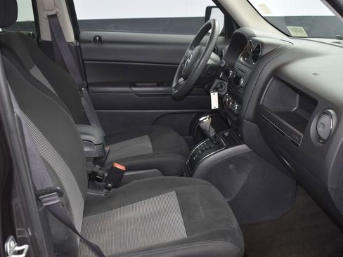Used 2017 Jeep Patriot Sport w/ Power Value Group FWD image 8