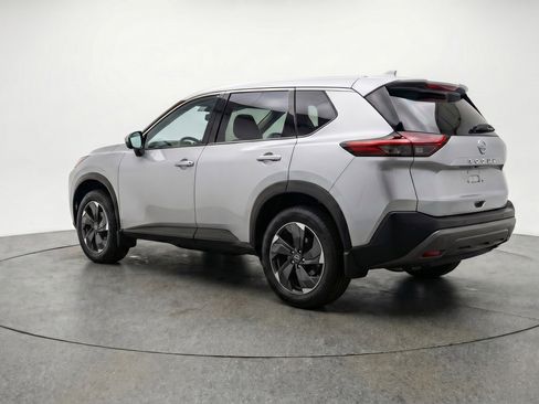 Used 2025 Nissan Rogue SV image 6