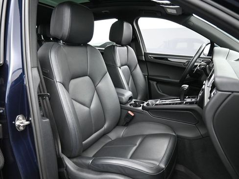 Certified 2023 Porsche Macan Turbo image 30