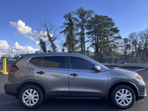 Used 2018 Nissan Rogue S image 5