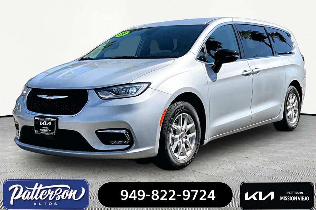 Used 2024 Chrysler Pacifica Touring-L FWD image 1