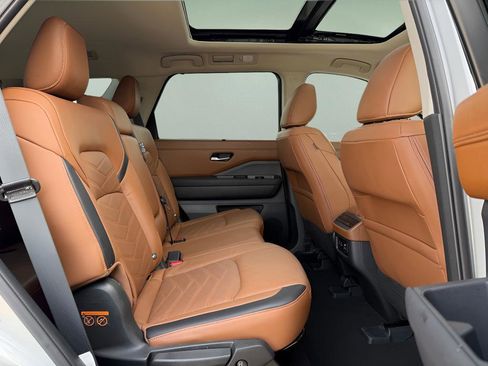 Certified 2025 Nissan Pathfinder Platinum w/ Cargo Package image 10