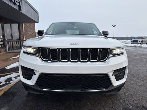 Used 2024 Jeep Grand Cherokee Laredo X image 13