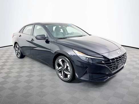 Used 2023 Hyundai Elantra SEL w/ Convenience Package image 3