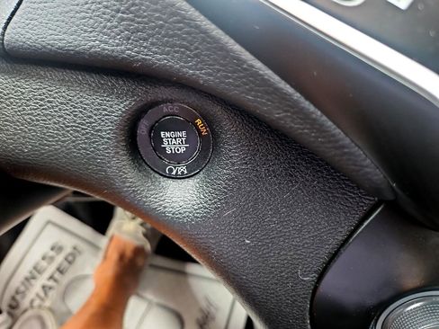 Used 2021 Jeep Cherokee Latitude Plus w/ Mopar Interior Package image 31