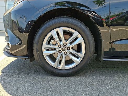 Certified 2023 Toyota Sienna Limited AWD/4WD image 8