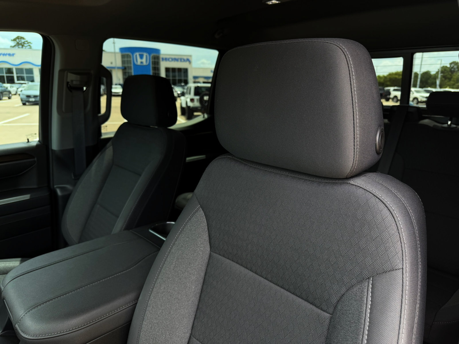 Used 2023 Chevrolet Silverado 1500 LT AWD/4WD image 14