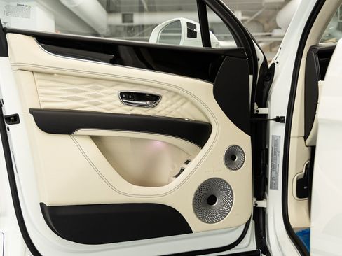 New 2026 Bentley Bentayga AWD/4WD image 23
