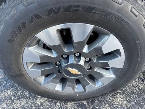 Used 2021 Chevrolet Silverado 2500 Custom w/ Custom Value Package AWD/4WD image 6