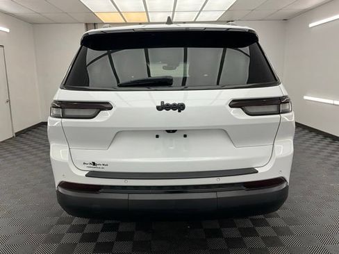 Used 2023 Jeep Grand Cherokee L Limited AWD/4WD image 16