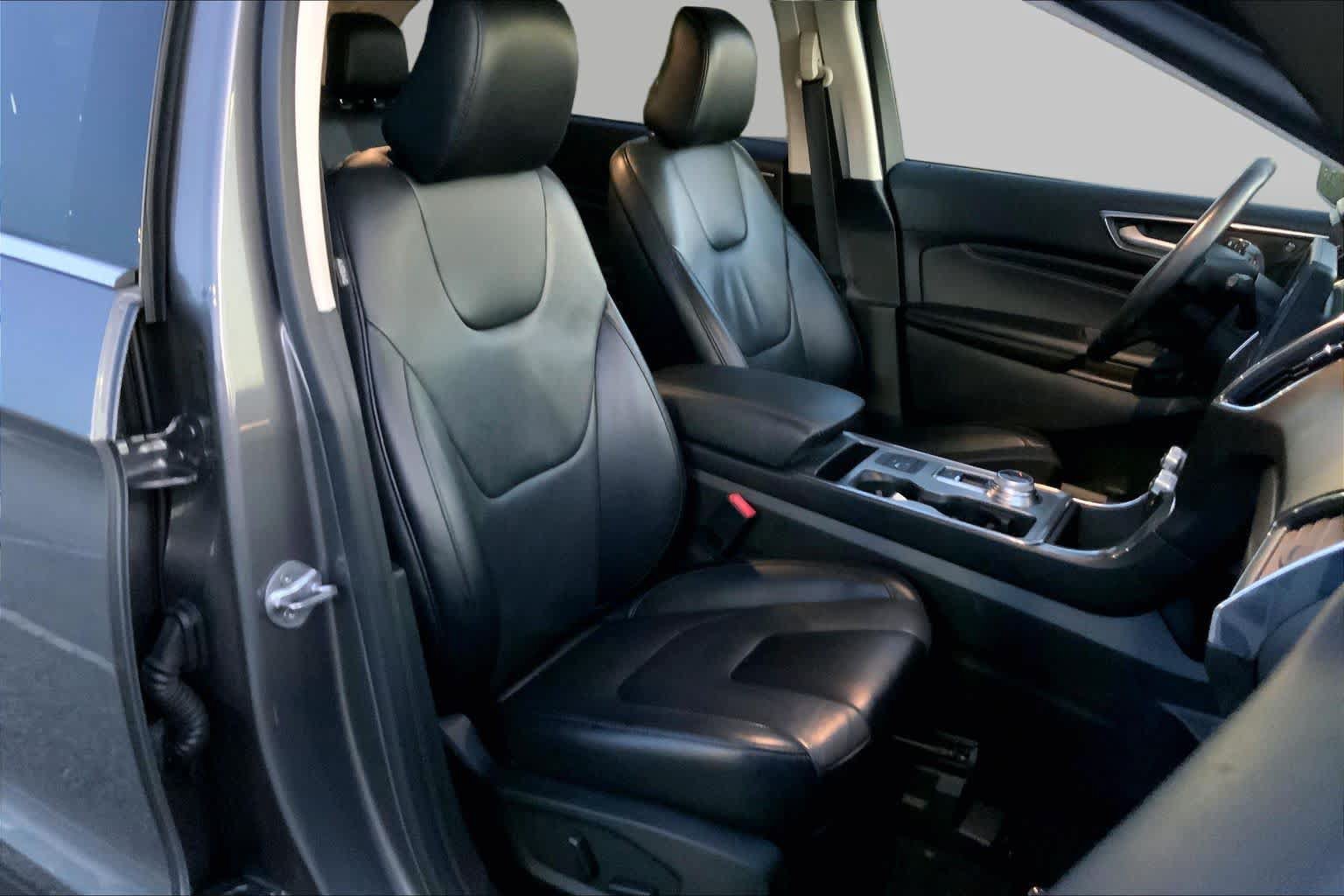 Used 2022 Ford Edge Titanium AWD/4WD image 8