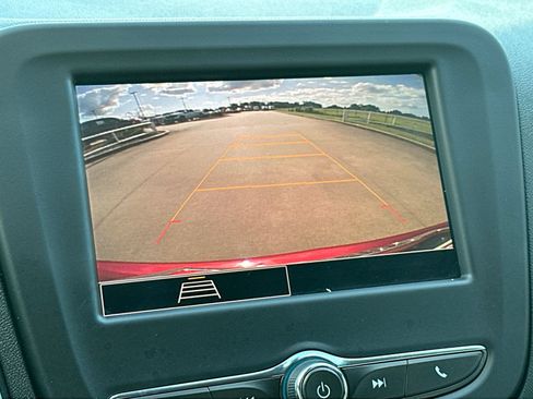 Used 2022 Chevrolet Equinox RS FWD image 17