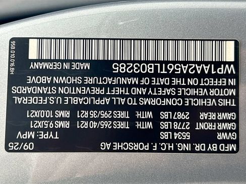 Used 2026 Porsche Macan AWD/4WD image 36
