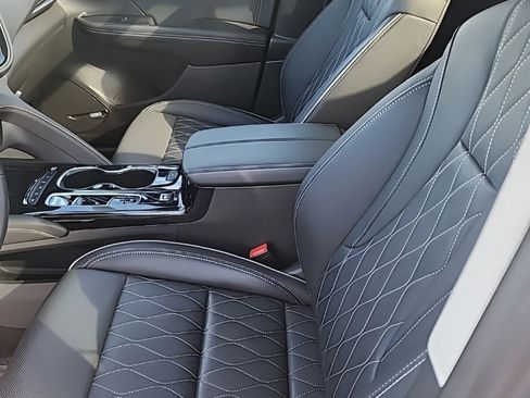 Used 2023 Buick Envision Avenir image 12