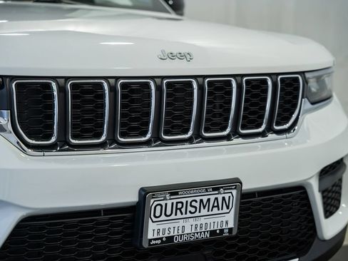 Certified 2024 Jeep Grand Cherokee Laredo w/ Luxury Tech Group I AWD/4WD image 12