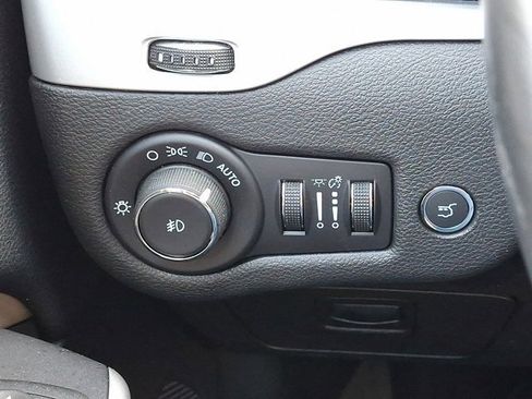 Certified 2018 Jeep Cherokee Limited image 30