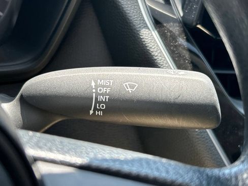 Used 2025 Toyota Corolla LE FWD image 28