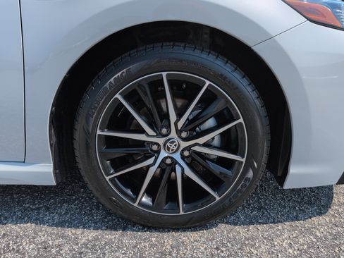 Used 2023 Toyota Camry SE FWD image 9