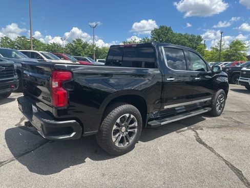 New 2026 Chevrolet Silverado 1500 High Country w/ LPO, Dark Essentials Package AWD/4WD image 3