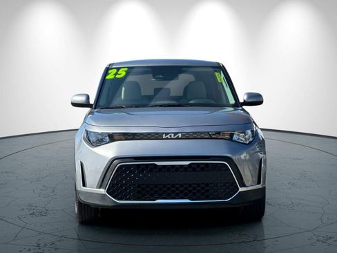 Used 2025 Kia Soul LX w/ LX Technology Package FWD image 9