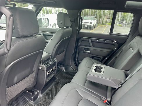 Certified 2025 Land Rover Defender 110 X-Dynamic SE AWD/4WD image 30