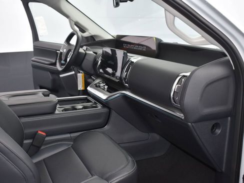 New 2026 Ford Expedition Platinum image 16