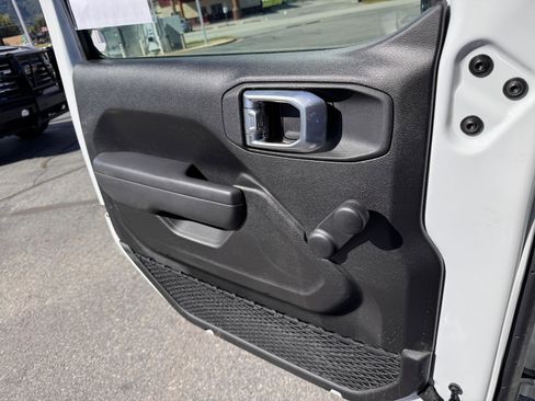 Used 2024 Jeep Wrangler Unlimited Sport AWD/4WD image 24
