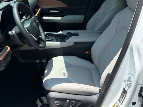 New 2026 Toyota Grand Highlander FWD image 5