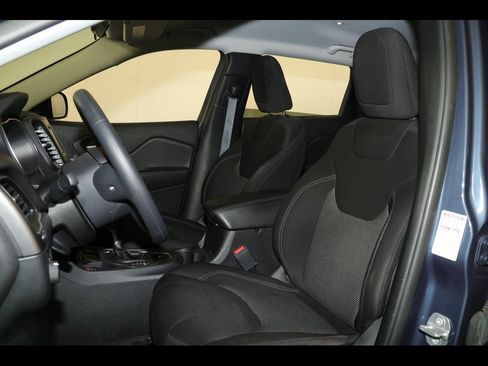 Used 2019 Jeep Cherokee Latitude w/ Popular Appearance Group image 23