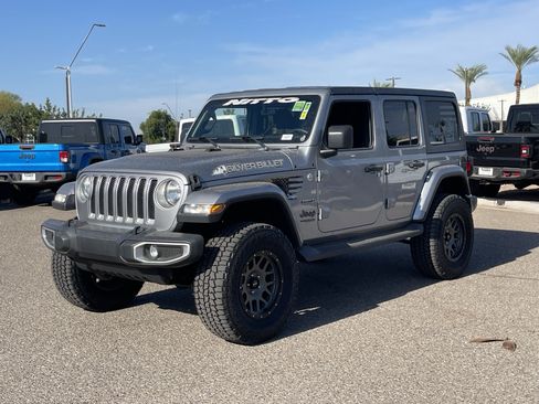Used 2018 Jeep Wrangler Unlimited Sahara w/ Uconnect 4C Nav & Sound Group AWD/4WD image 2