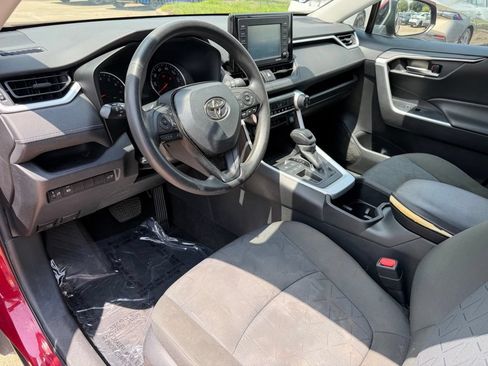 Used 2022 Toyota RAV4 XLE w/ Convenience Package FWD image 11