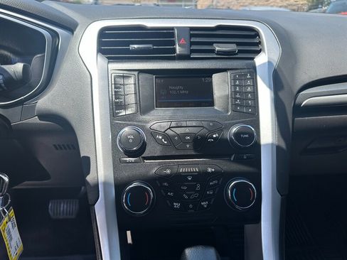 Used 2014 Ford Fusion SE FWD image 20