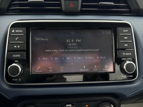 Used 2025 Nissan Versa SV image 10