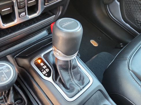 Used 2021 Jeep Gladiator Overland w/ Popular Equipment Package AWD/4WD image 24