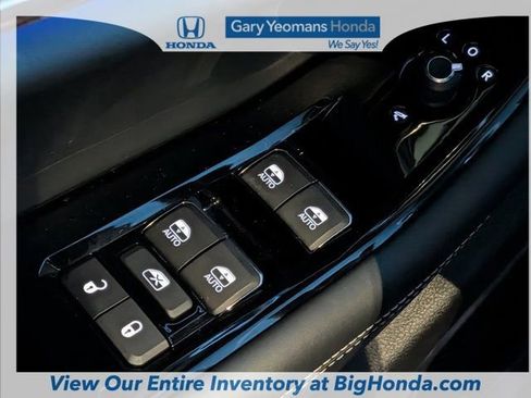 Used 2023 Jeep Grand Cherokee Overland w/ Luxury Tech Group IV RWD image 27