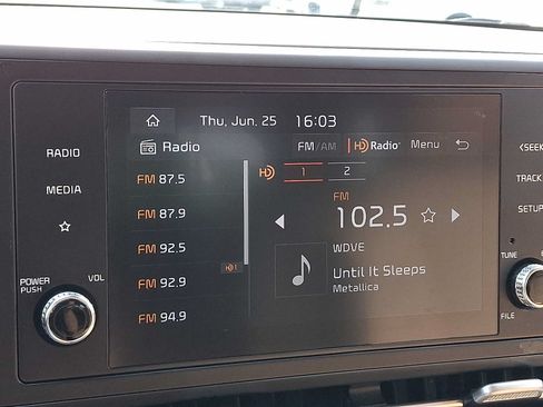 Used 2023 Kia Carnival LX FWD image 17